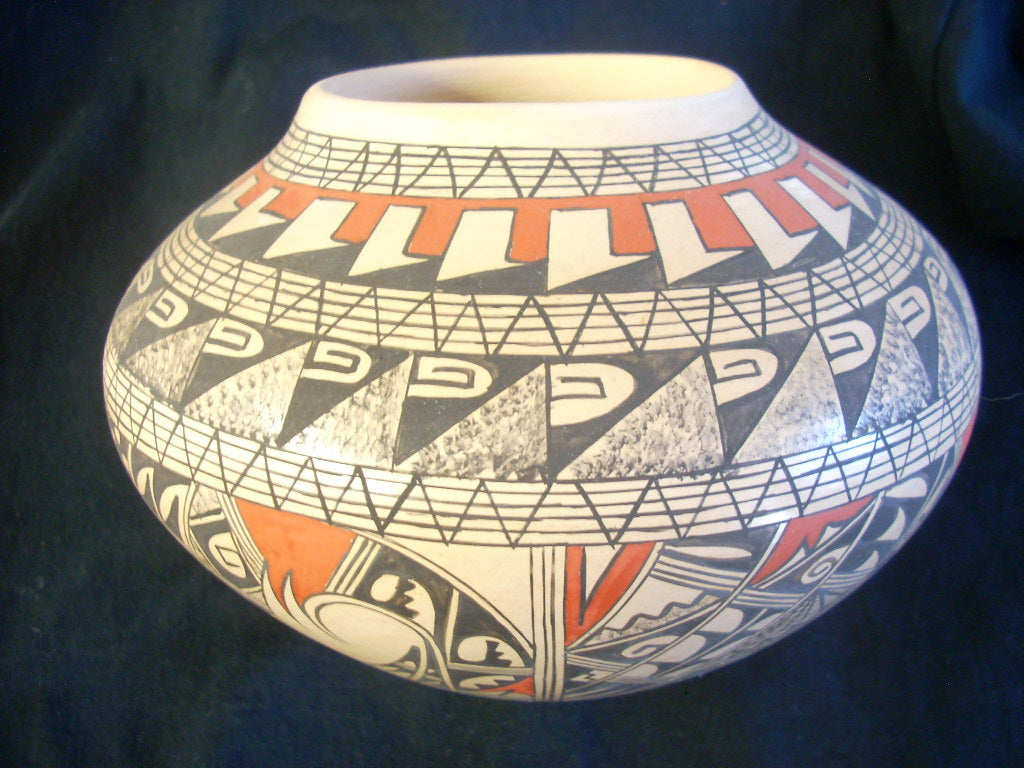 Medium Hopi pot by Antoinette-Silas- Honie